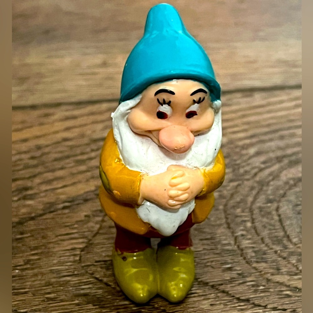 DISNEY SNOW WHITE DWARF FIGURINE CAKE TOPPER